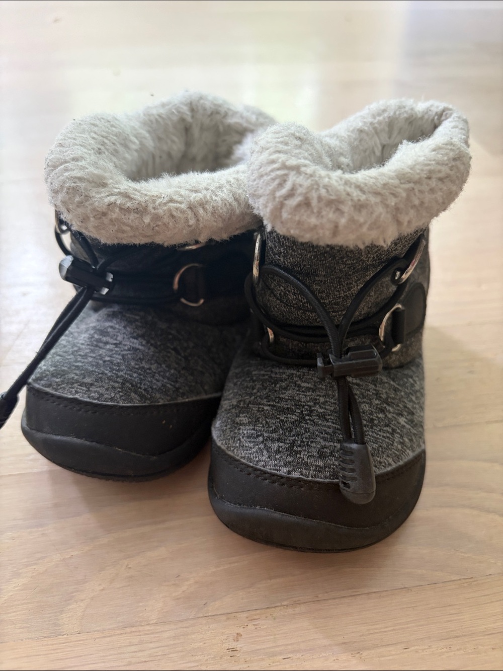 Snow boots